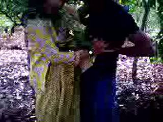 Guy succeeded -ban hogy fasz övé lány barát -ban erdő