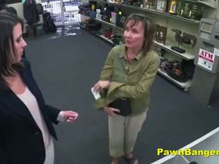 Cheeky магазин owner bangs customer&#039;s путка