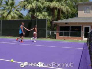 Tiny4k - tenis estudiante lily adams es follada por su instructor