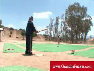 Vieux homme projection une dame comment à swing