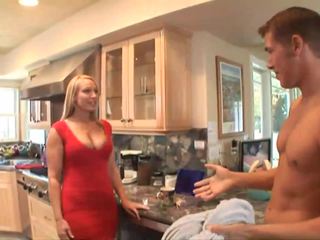 Неприятен блондинки съпруга смучене нов чеп на на кухня