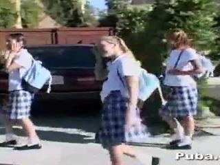 Kool tüdrukud a riist pärast kool