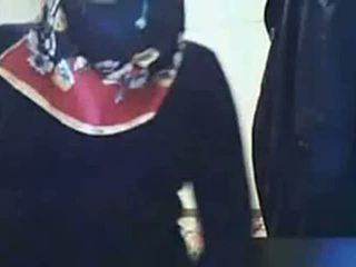 Wideo - hijab dziewczyna pokaz tyłek na kamerka internetowa
