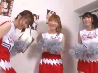 Τρία μεγάλος βυζιά ιαπωνικό cheerleaders sharing καβλί