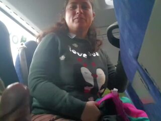 Voyeur seduces milf a suck&jerk suo pene in autobus: amatoriale porno feat. expressiagirl