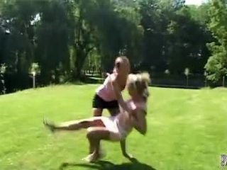 Manželka catches hubby s blondýna a kick ju