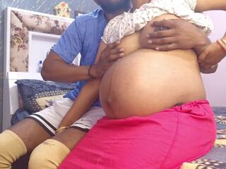 Млад pregnent pinki bhabhi gives сочни духане и devar изпразване в уста: бременни порно