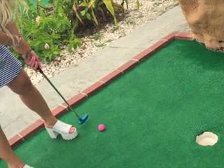 Viešumas mini golfas seksas su didelis zylė milf