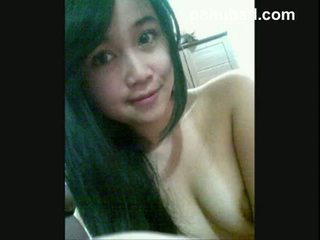 Pinay Ex-gf Takes Nude Self-shots