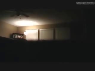 Mann hides i soverom videoer kone knulling en annen dude