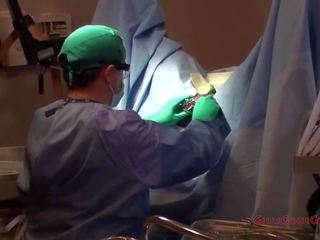 Daisy ducati pod goes surgical procedura przez doktor.