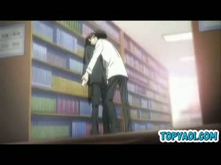 Hentai homo jongen en man having kisses en liefde in bibliotheek kamer