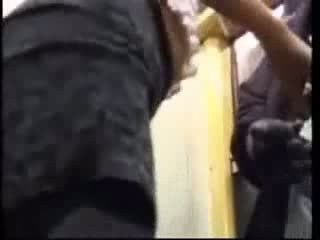 Skupinsko posilstvo v vlak video