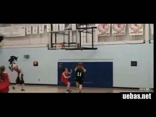 Hilarious-girls-basketball-dunk-fail 1