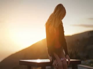 Sunset në malibu në art zhveshje film