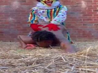 Gibby la clown fucks noire en une barn