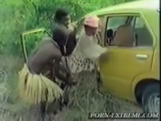 Afričanke punca zajebal s beli tič v gozd