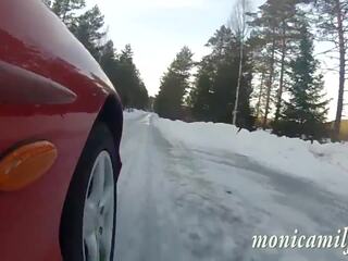 Monicamilf s autó breaksown -ban a norvég winter