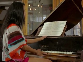 Isabella بيانو lesson