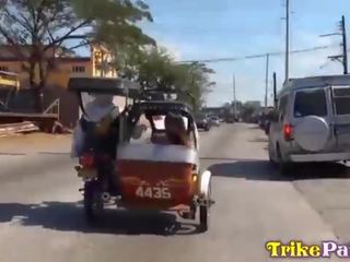 Tenger filipina eats semen van stoutmoedig buitenlands toerist na rundown in trike