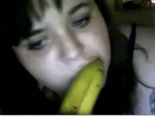 Girl from US deepthroats a banana on chat roulette hot